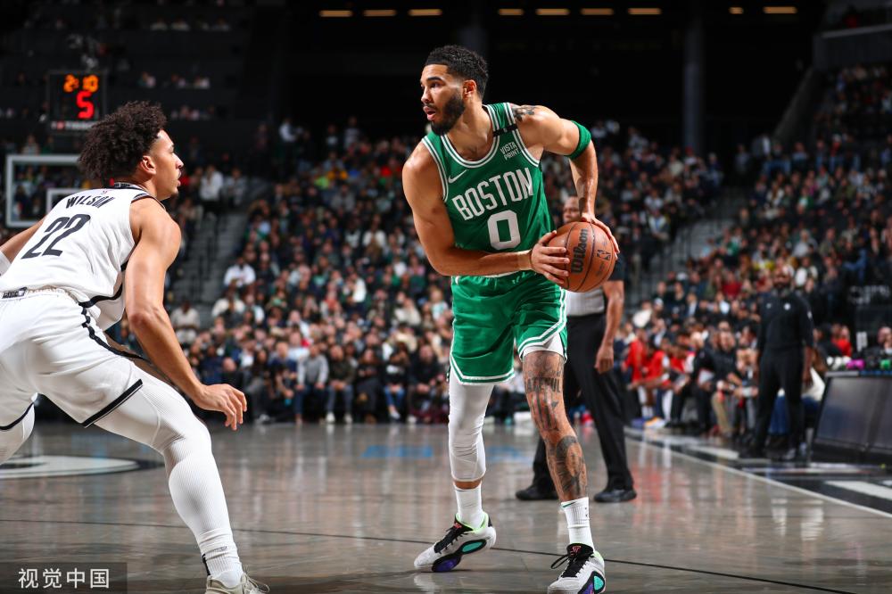 球场上展开 球场上展开